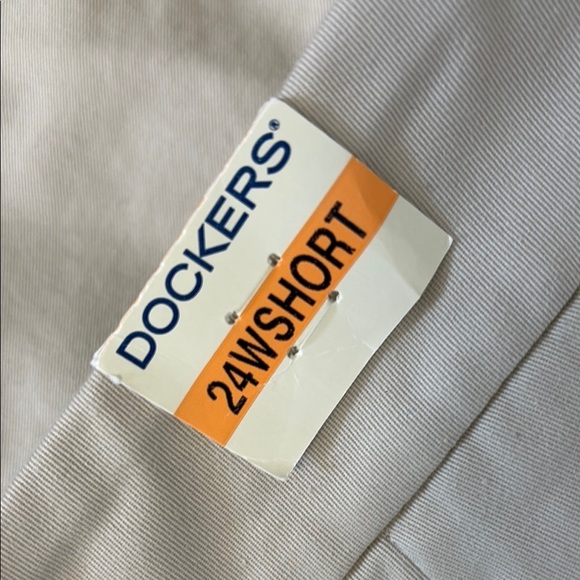 Dockers Women’s Khaki Chino Cream Pants NWT Size 24 Short - Picture 4 of 6